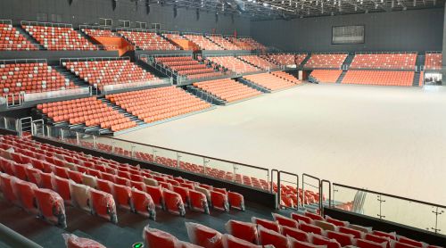 場(chǎng)館座椅的“骨骼”之謎：吹塑 vs 注塑，為何征途座椅選擇氣輔注塑？?